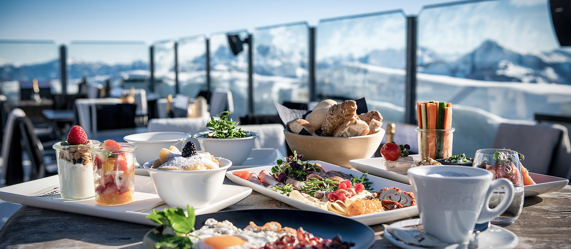 Frühstück am Berg im Winter in Ellmau